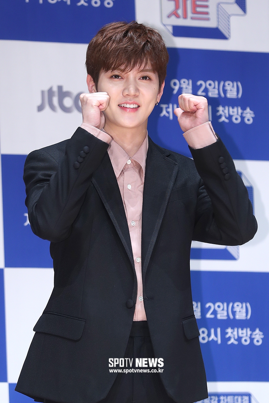 [포토S] 뉴이스트 렌, 사랑스러운 파이팅