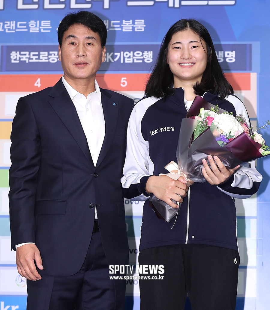 [포토S] IBK기업은행, 미들블로커 최가은 지명