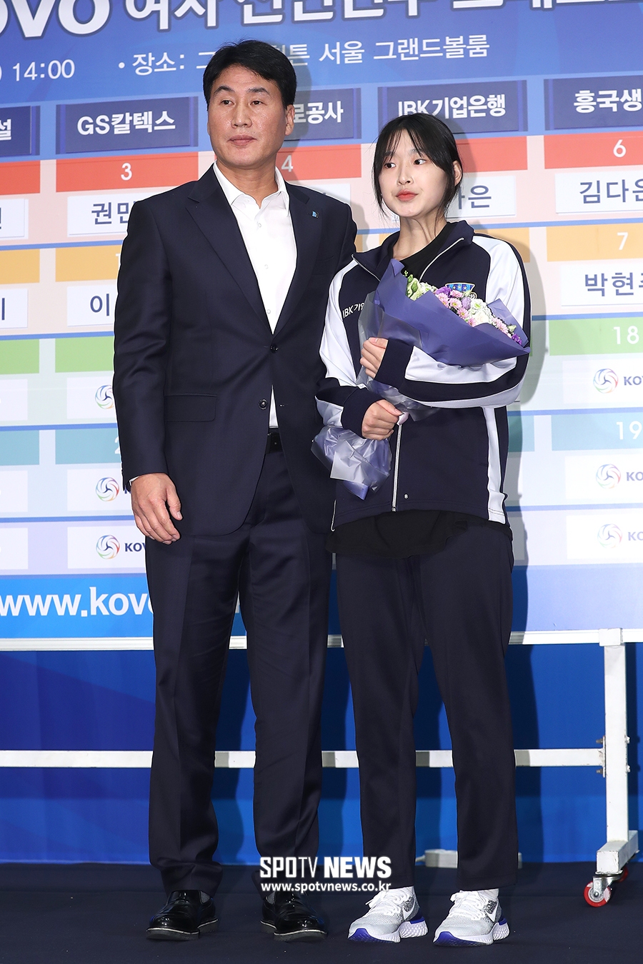 [포토S] 세터 이진, 3라운드에서 IBK기업은행에 지명