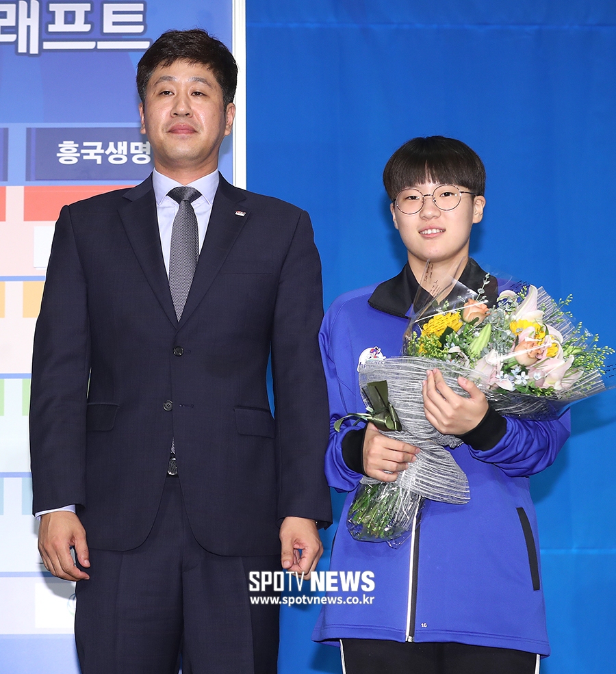 [포토S] 한국도로공사행 강지민, '수련 선수 신화 보여 드릴게요!'