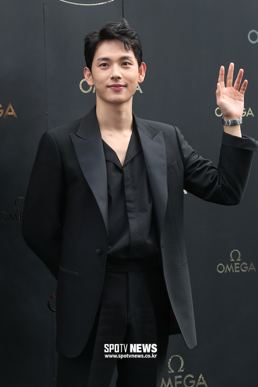 [포토S] 임시완, 멋스러운 손인사