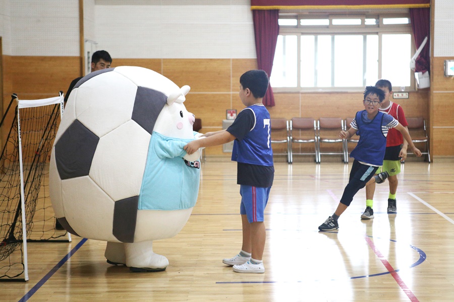 대구FC '독보적 귀여움' 리카와 체육수업, 팬사인회 실시