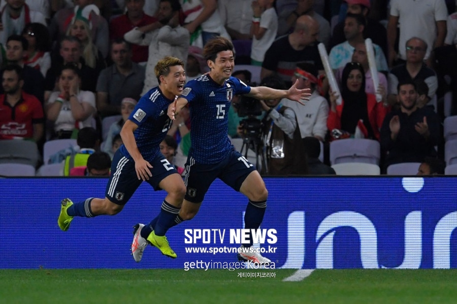 '선발 10인 유럽파' 일본, 파라과이 2-0 제압