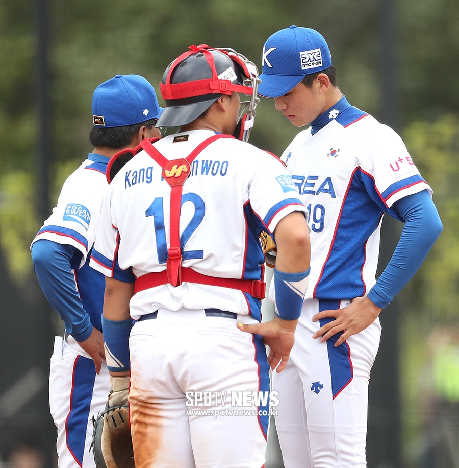 [포토S] 흔들리는 한국 선발 이강준