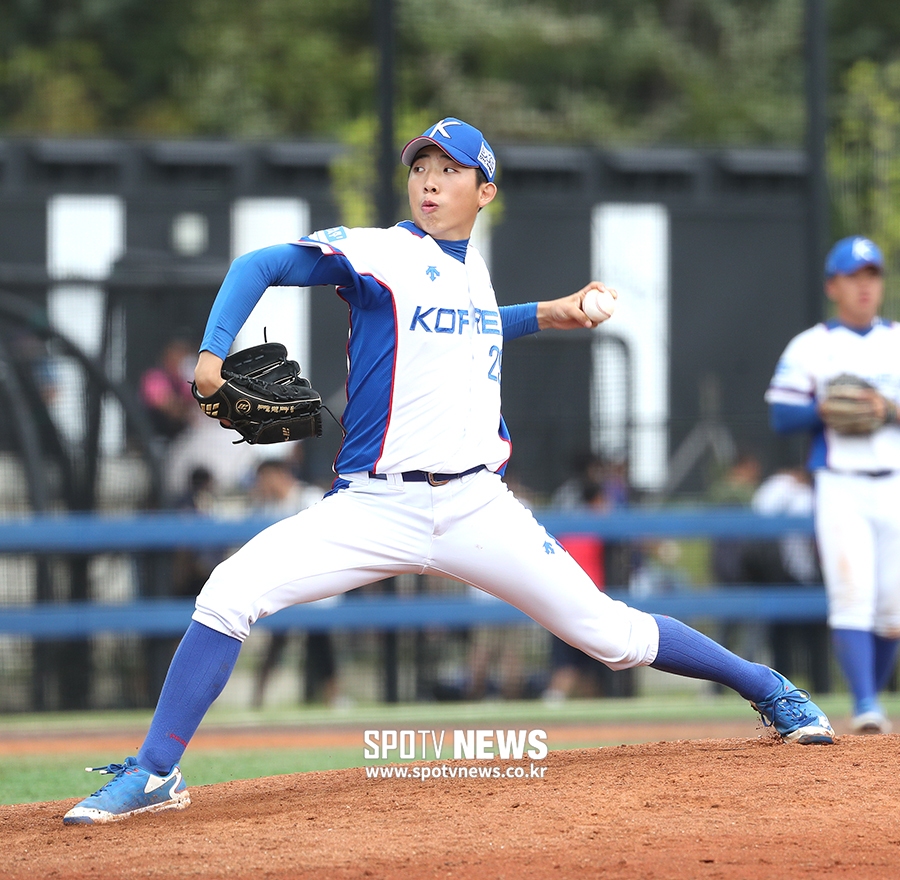[포토S] 한국의 세 번째 투수 오원석