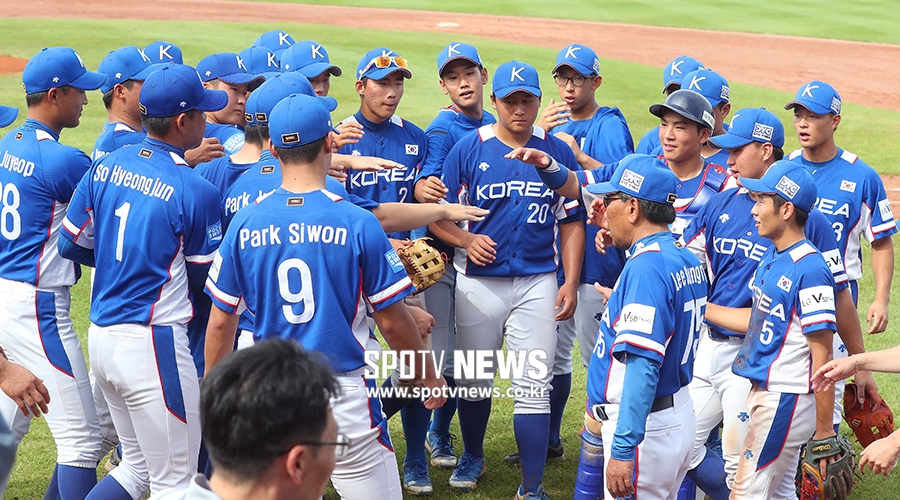 [포토S] 동메달 획득한 선수들 격려하는 이성열 감독