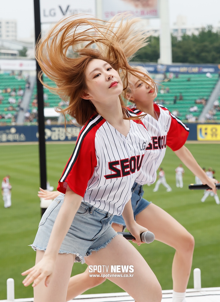 [포토S] 있지 채령, 긴머리 찰랑이며