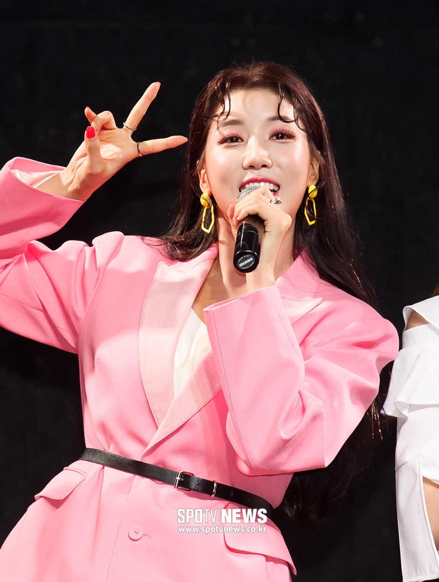 [포토S] 가수 두리, 발랄한 인사