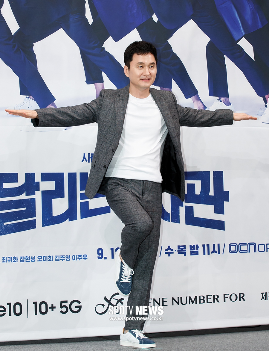 [포토S] 장현성, '이게 바로 균형감 있는 포즈'