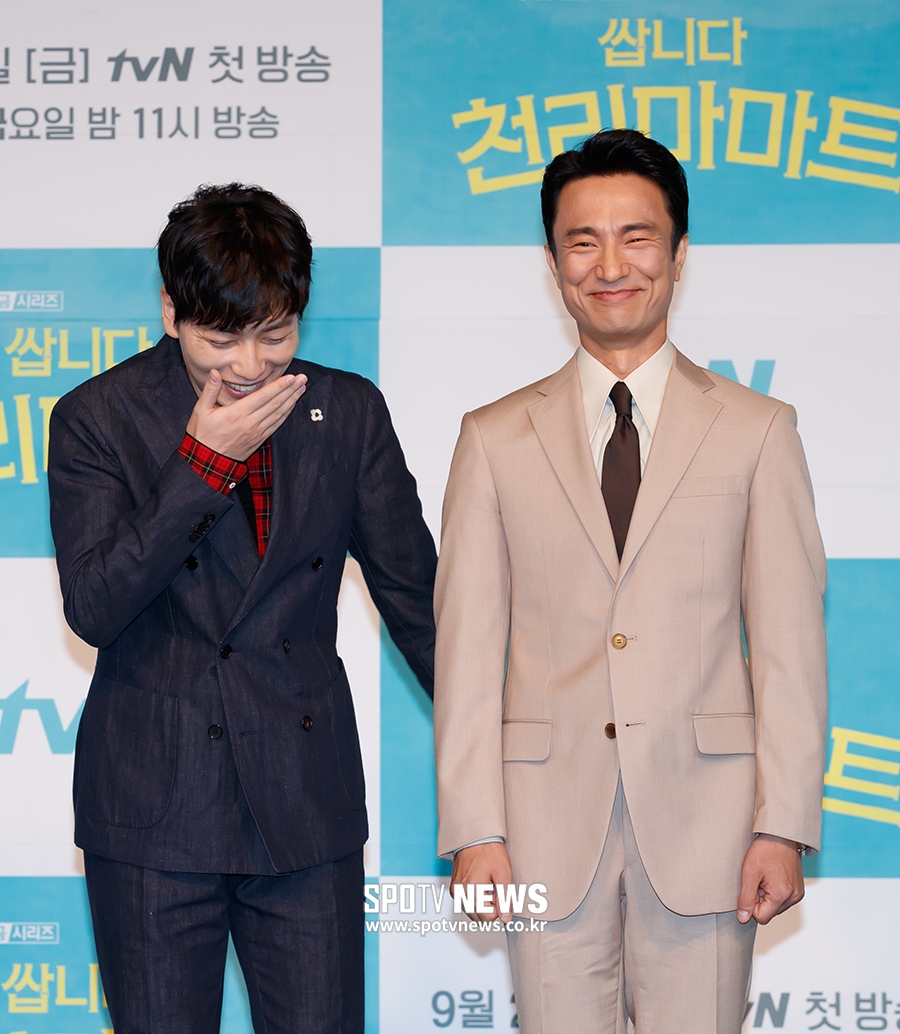 [포토S] 이동휘-김병철, '아직은 어색합니다'