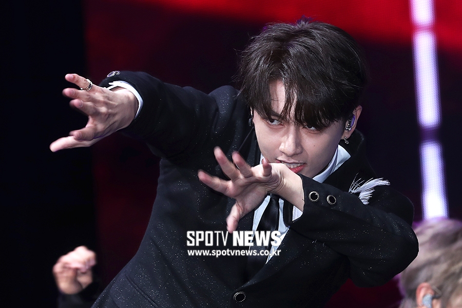 [포토S] 세븐틴 준, 블랙홀 손가락
