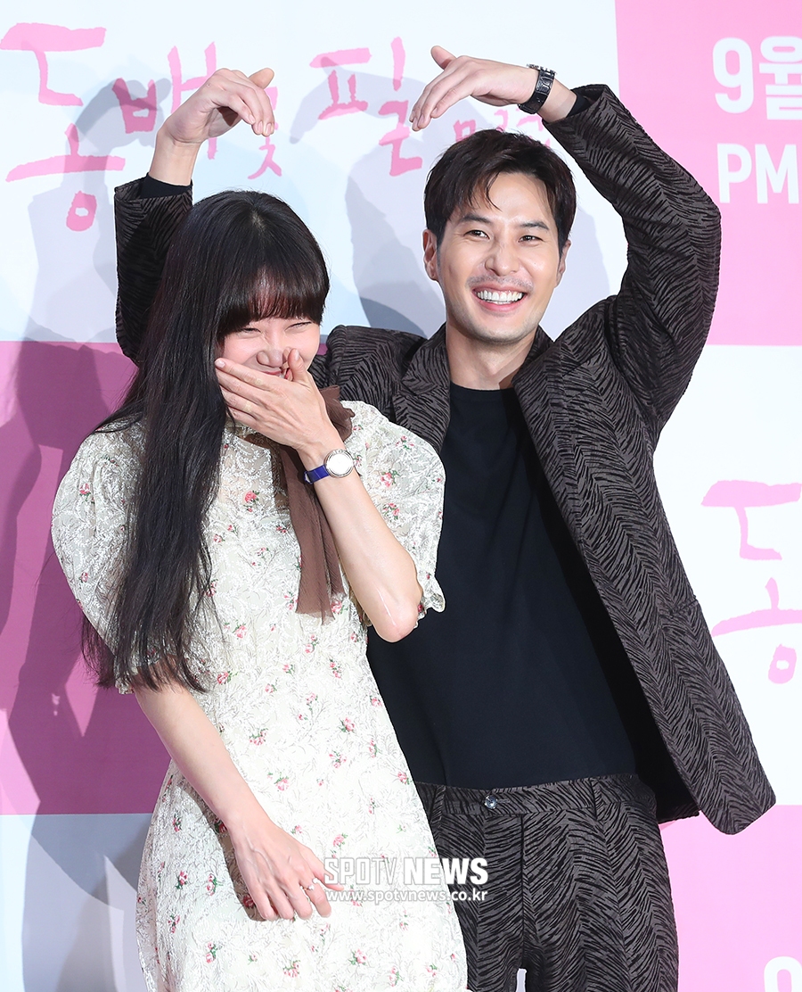 [포토S] 공효진-김지석, '내 하트를 받아라!'