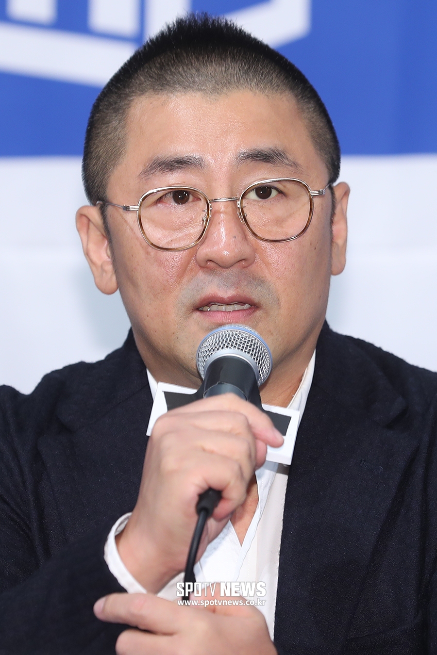 [포토S] 인사말 하는 한동화 감독