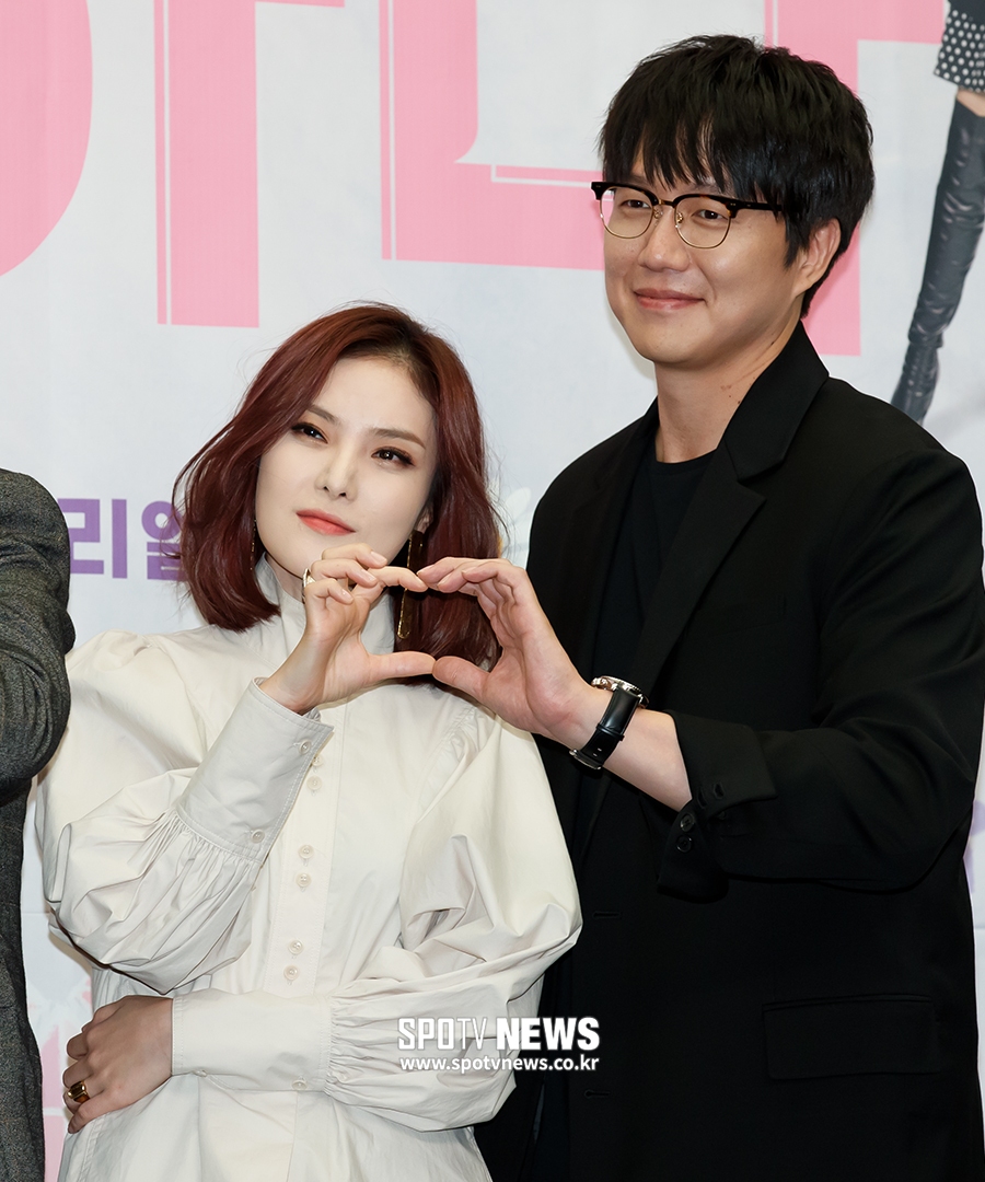 [포토S] 거미-성시경, '사랑은 저희가 만들어 드릴게요'