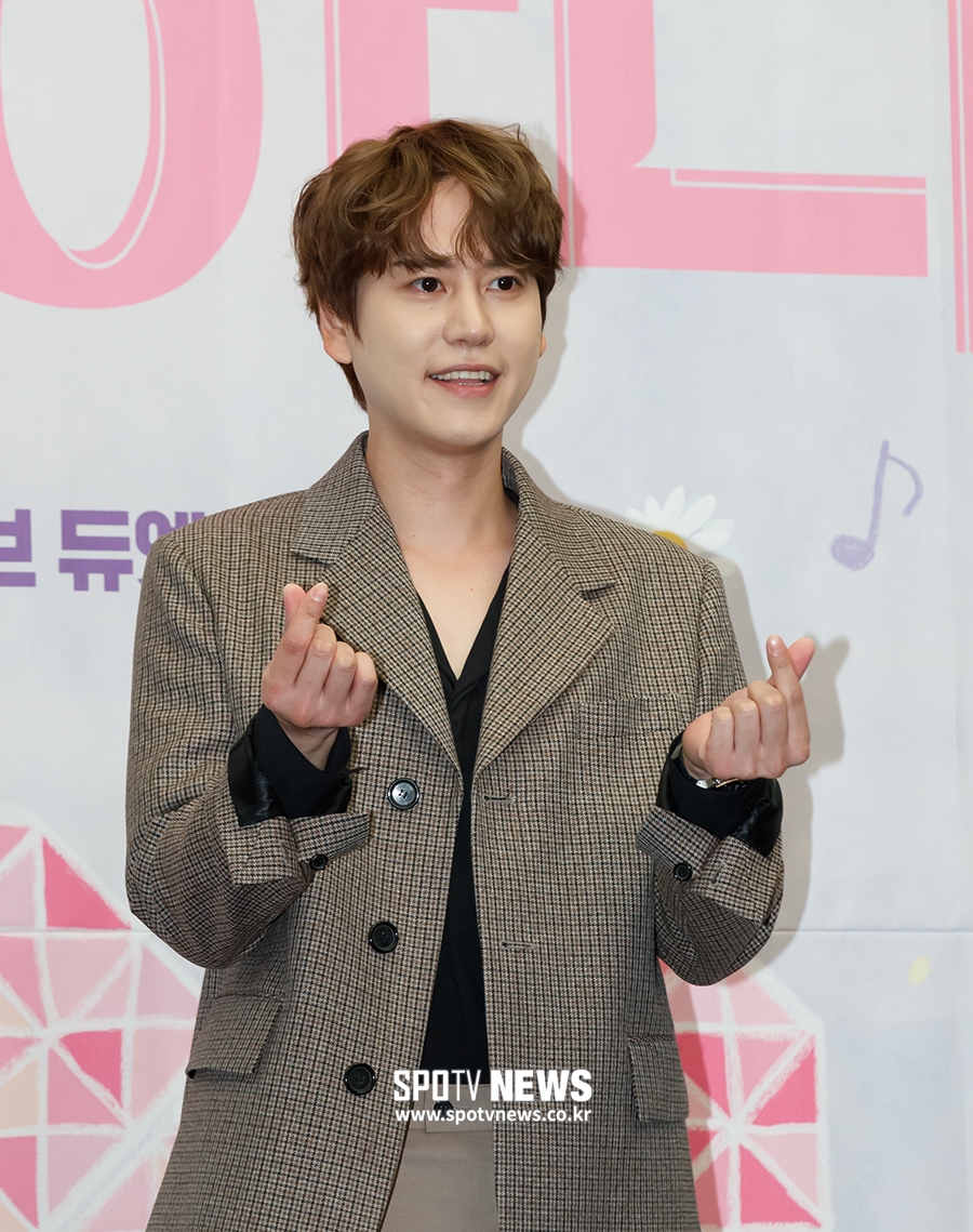 [포토S] 규현, 귀공자 손하트