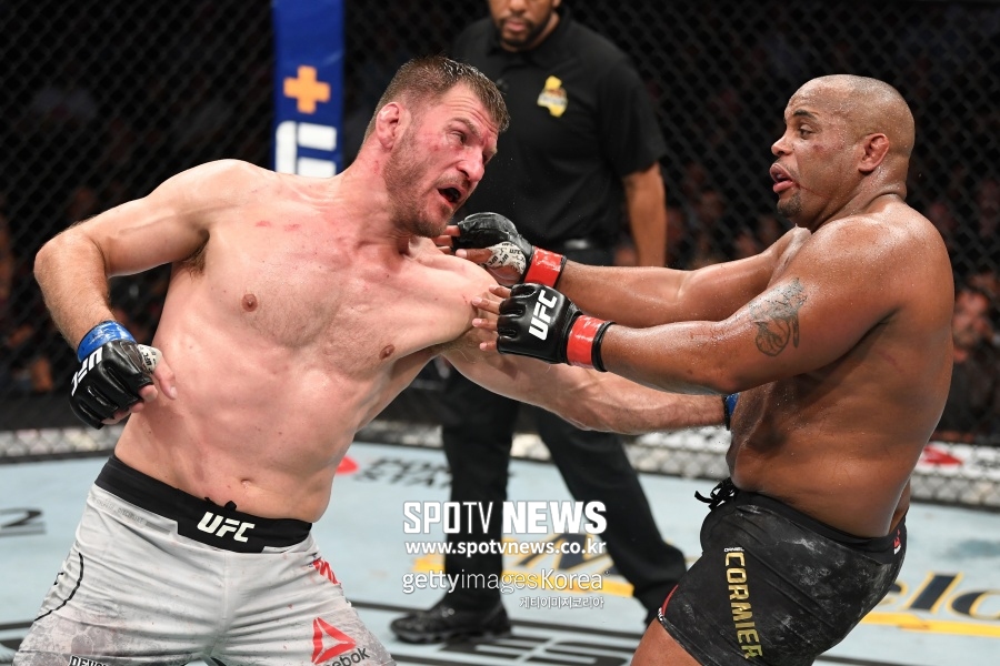 [정오의 UFC] 은가누 어쩌나?…미오치치 vs 코미어 3차전 추진 중