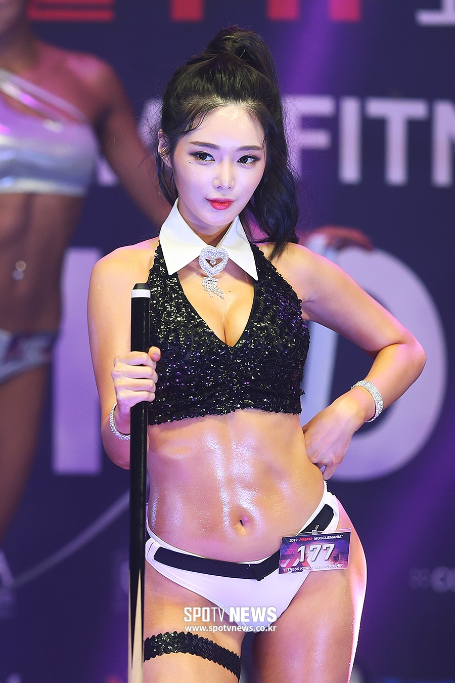 [포토S] '머슬마니아' 김효진, 매혹적인 당구 선수 콘셉트