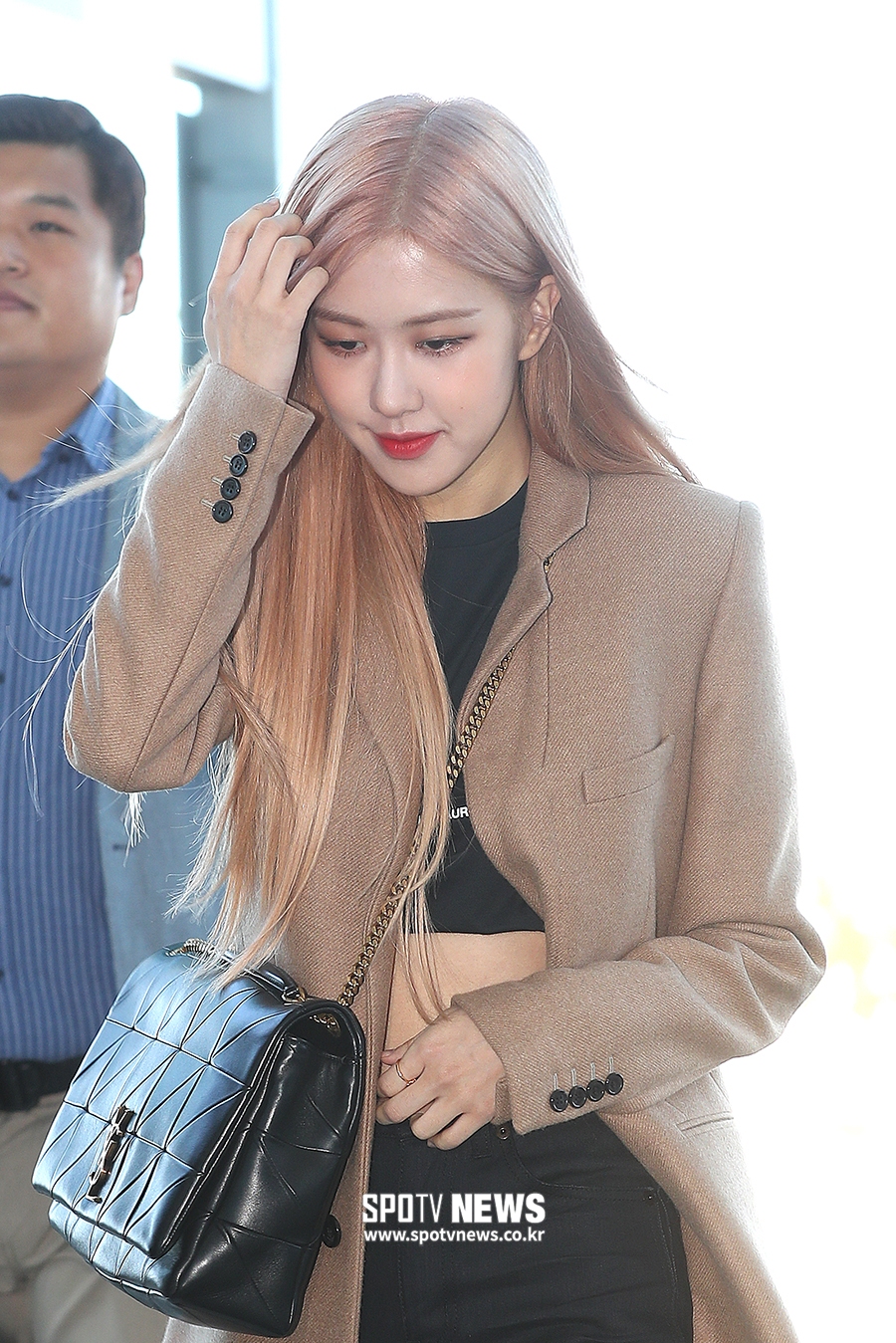 [포토S] 블랙핑크 로제, '머리만 넘겨도 예뻐'