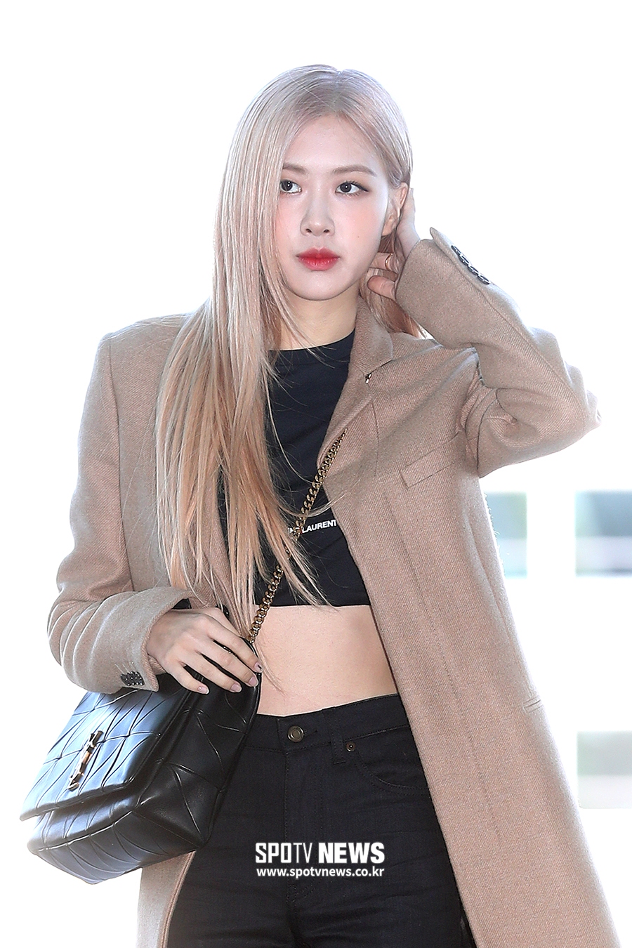 [포토S] 블랙핑크 로제, 섹시한 크롭티 공항패션