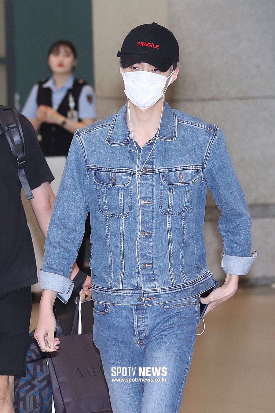 [포토S] 엑소 세훈, 강렬한 청청 패션