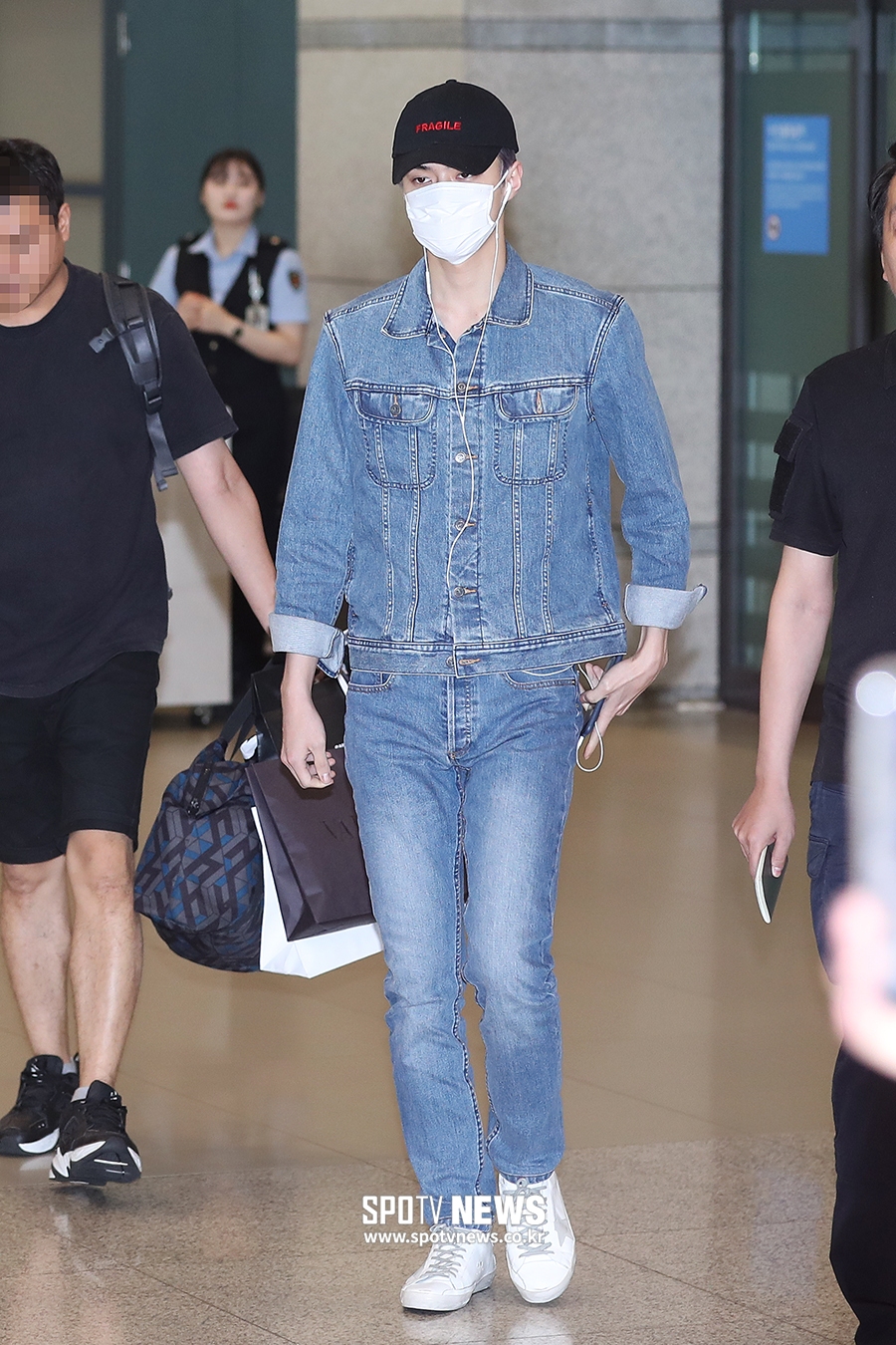 [포토S] 엑소 세훈, 세련된 청청 공항 패션!