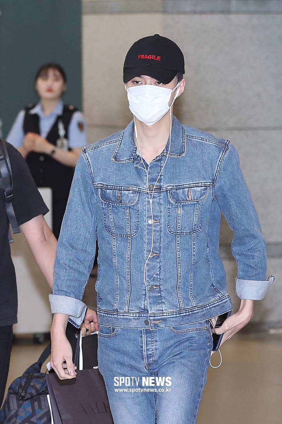 [포토S] 엑소 세훈, '가려도 멋있네'