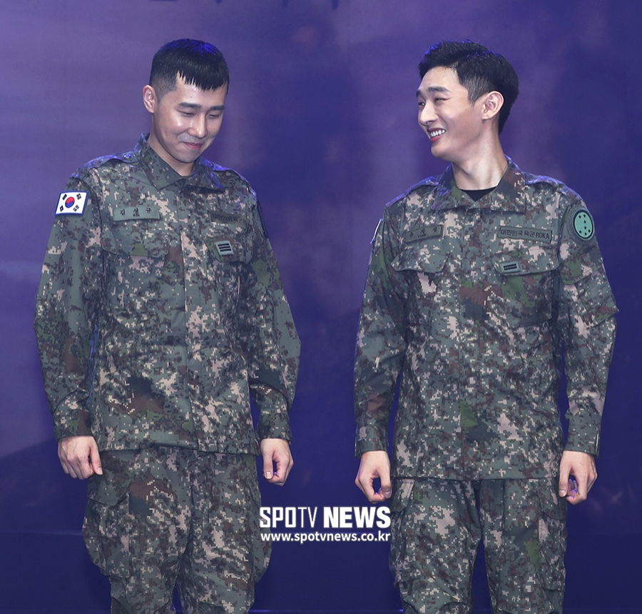 [포토S] 김성규-윤지성, '오랜만이라 어색하지 말입니다'