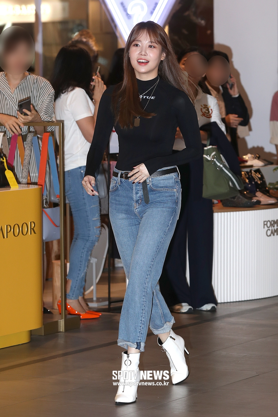 [포토S] 걸스데이 유라, 백화점 시선 싹쓸이하는 청바지핏