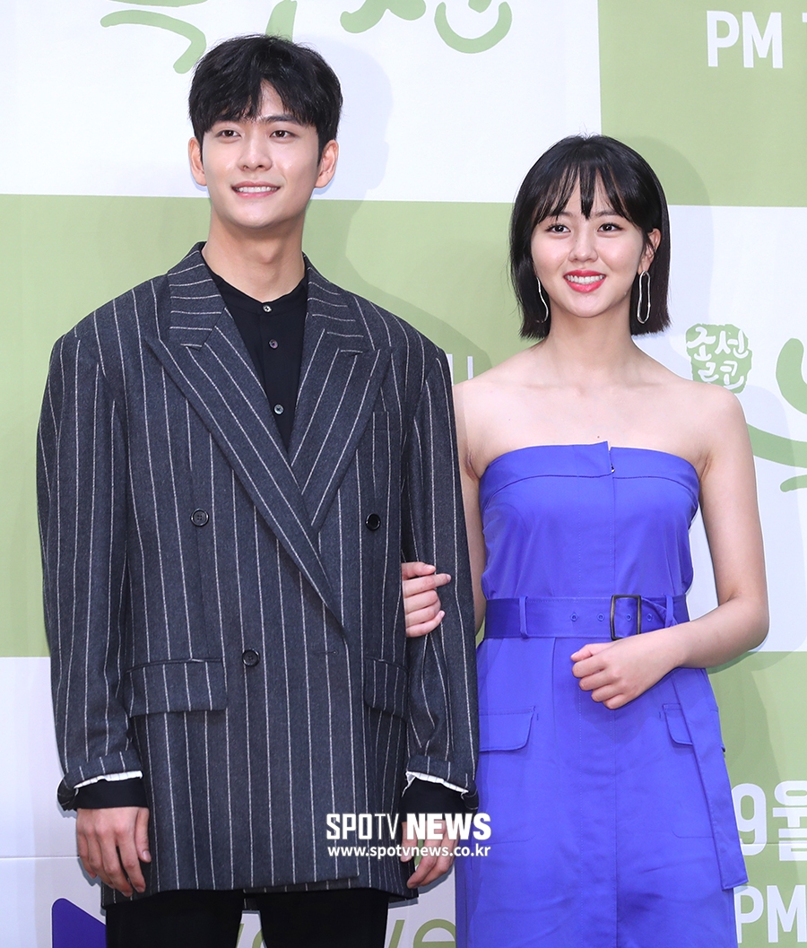 [포토S] 강태오-김소현, 차율무와 동동주