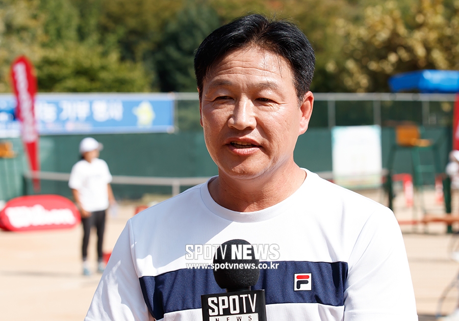 [포토S] 인터뷰 하는 박용국 NH농협 스포츠단장