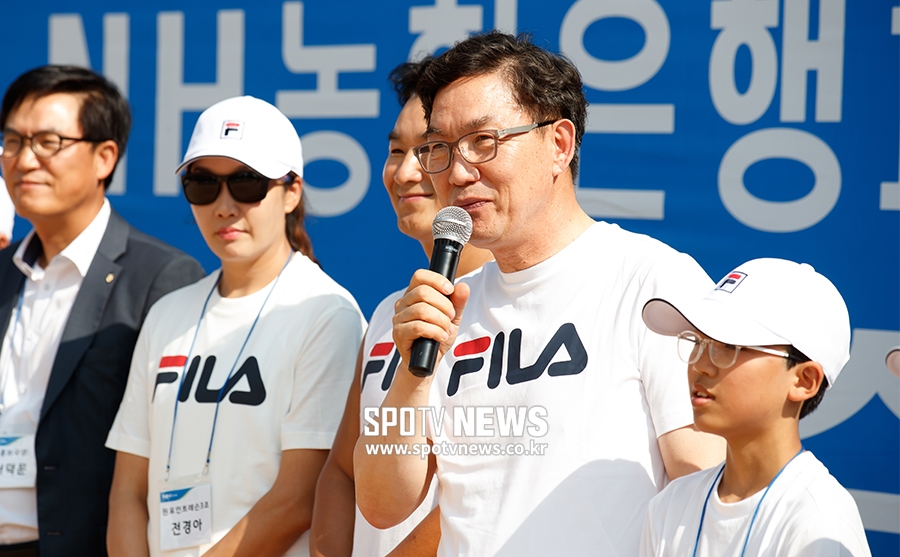[포토S] 인사하는 이대훈 NH농협은행장