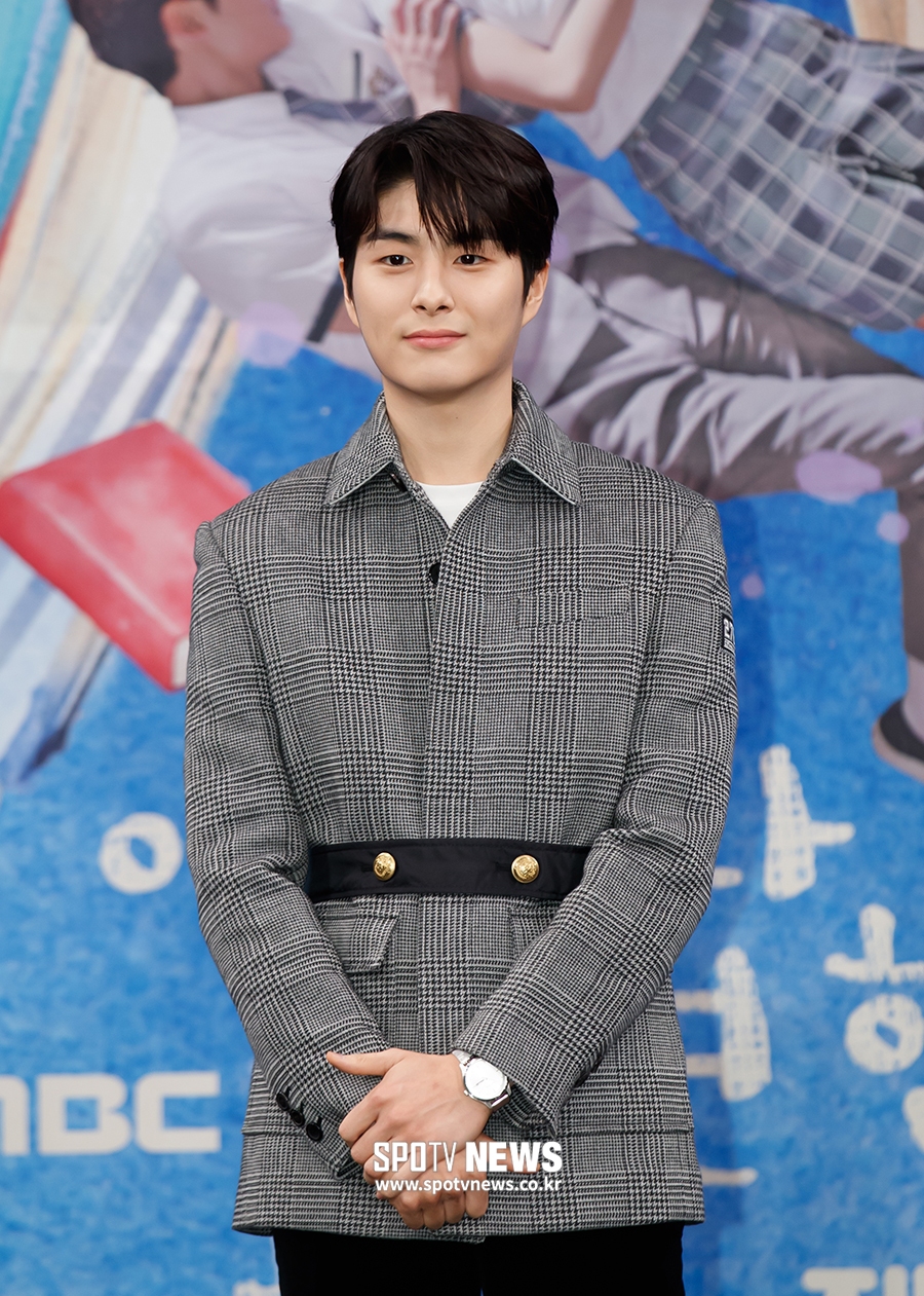 [포토S] 포즈 취하는 정건주