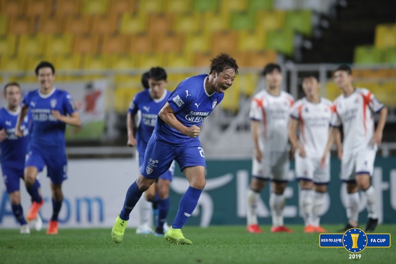 [현장 REVIEW] '염기훈 해트트릭' 수원, 화성 3-0 제압 'FA컵 결승행'