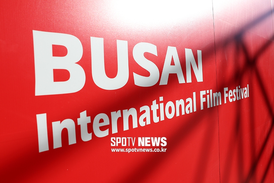 [24th BIFF]"카자흐스탄+日합작, 스카이프로 소통했죠"…개막작 '말도둑들, 시간의 길' 기자회견