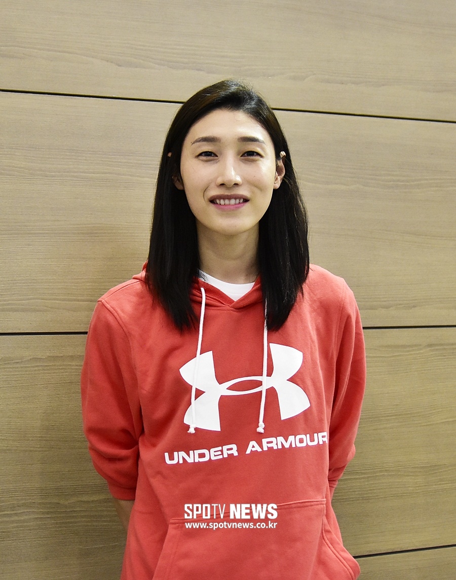 [일문일답 현장] '터키 출국' 김연경 "모든 대회 우승이 목표…동료들, 3개월 뒤 건강하게 만나요"