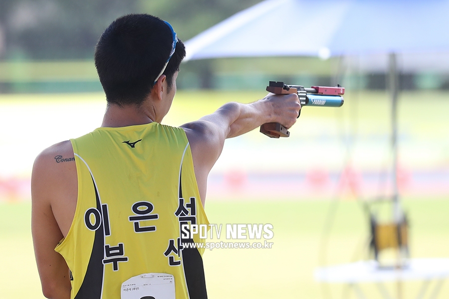 [포토S] 근대5종 레이저런, 신중한 사격