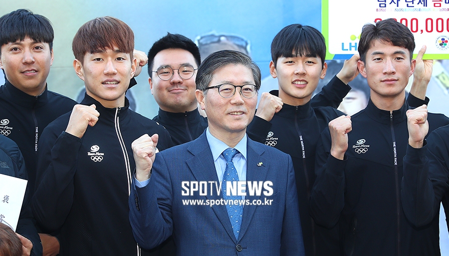 [포토S] 변창흠 LH 사장, 미소 지으며 파이팅