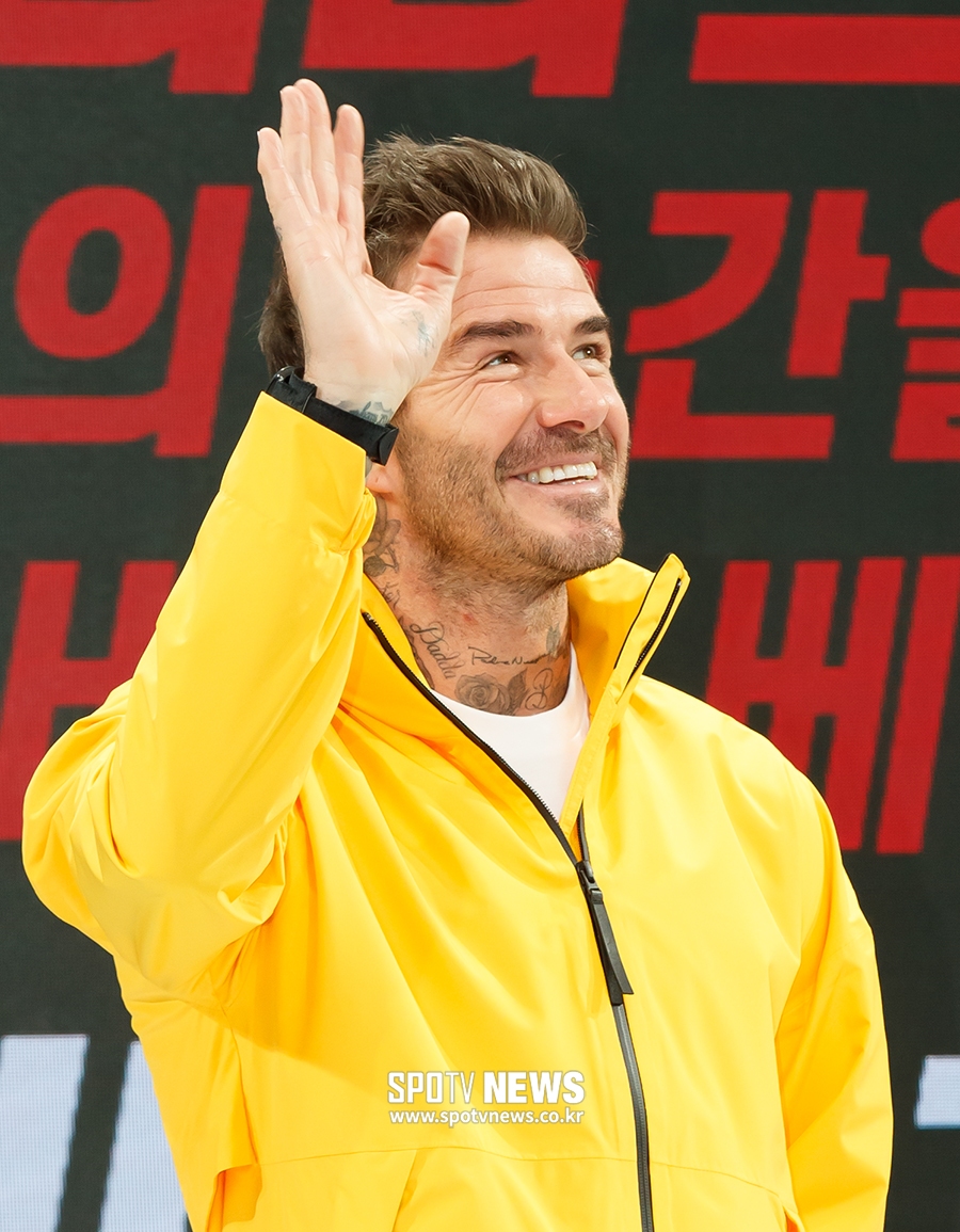 [포토S] 베컴, 팬들 환호에 감출 수 없는 미소
