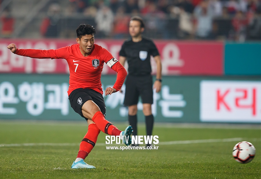 [포토S] 손흥민, 페널티킥 성공시키며 멀티골