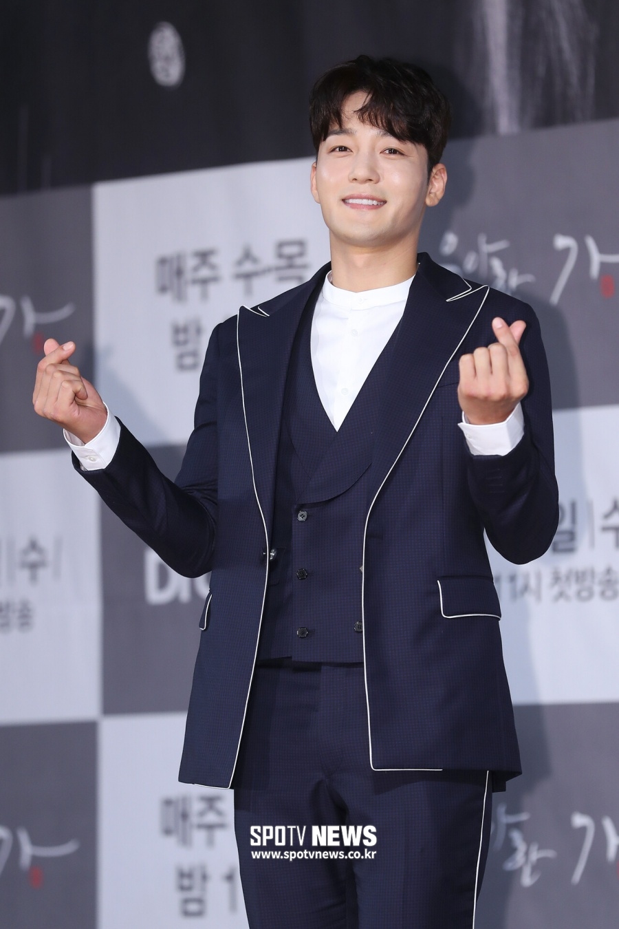 [단독]김진우, 아빠 됐다…득녀+'우아한 가' 인기까지 '겹경사'