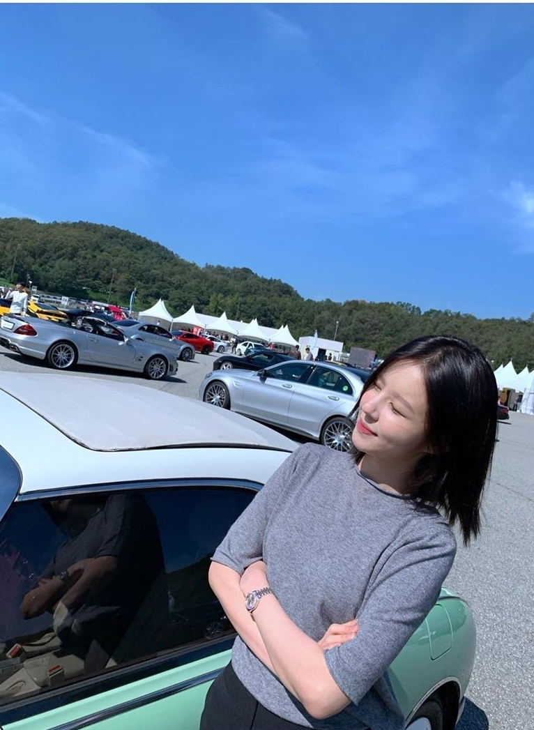 사진 찍는 법 잊은거 맞아?…'두산 며느리' 조수애, 눈감아도 미모는 여전