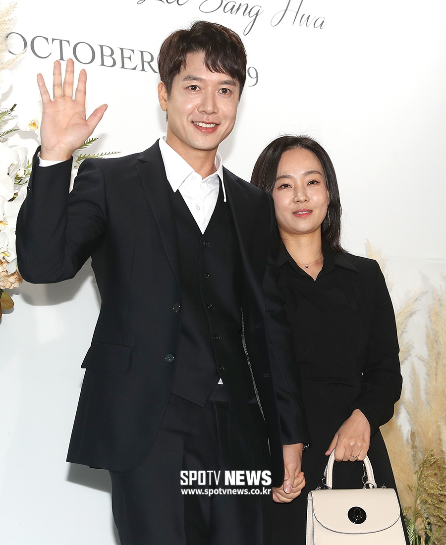 [포토S] 조현재-박민정 부부, '저희처럼 행복하게 사세요~'