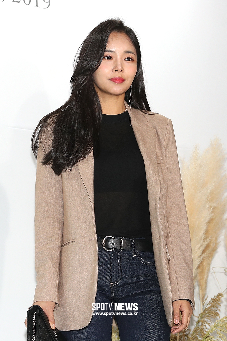 [포토S] 조정민, 깔끔한 하객 패션
