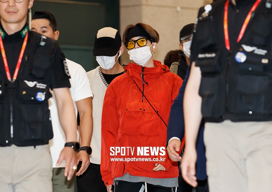 [포토S] BTS 슈가, '공항 패션이란 이런 것'