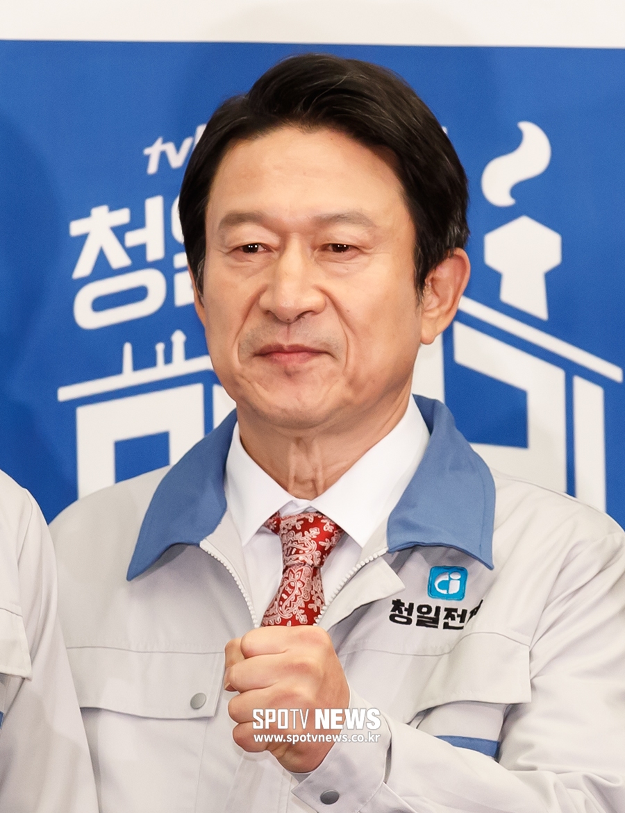 [포토S] 김응수, 파이팅 외치는 대세 배우