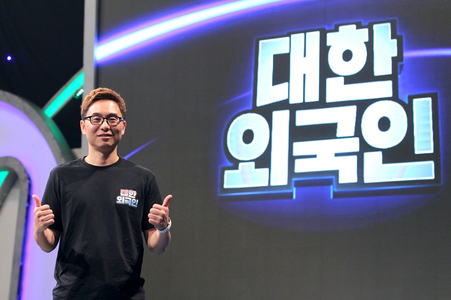 1주년 '대한외국인' 김재훈PD "우리는 국민가족예능…10주년 가야죠"[인터뷰S]①