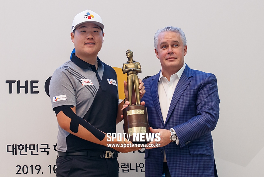 [포토S] PGA 신인상 수상한 임성재