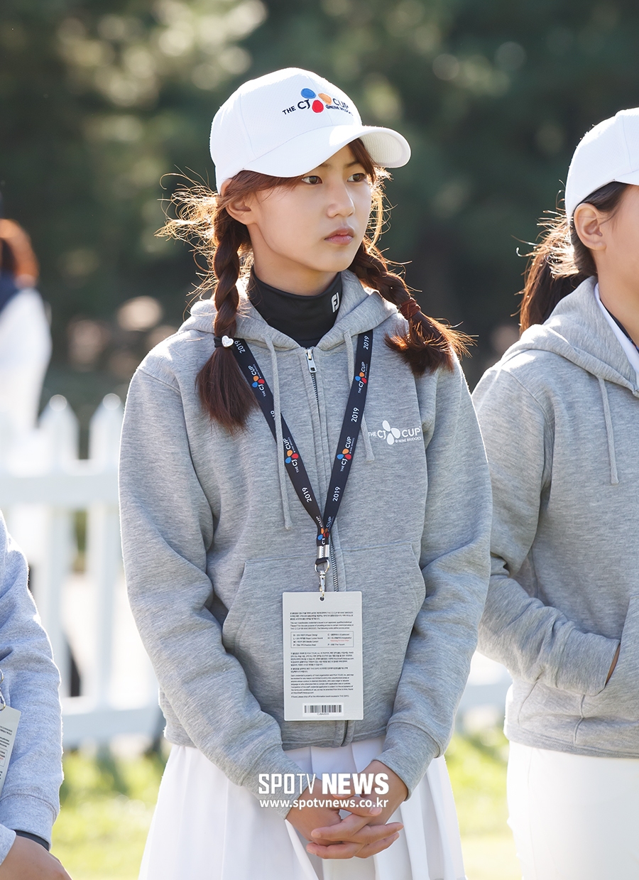 [포토S] 송지아, 진지한 골프 소녀