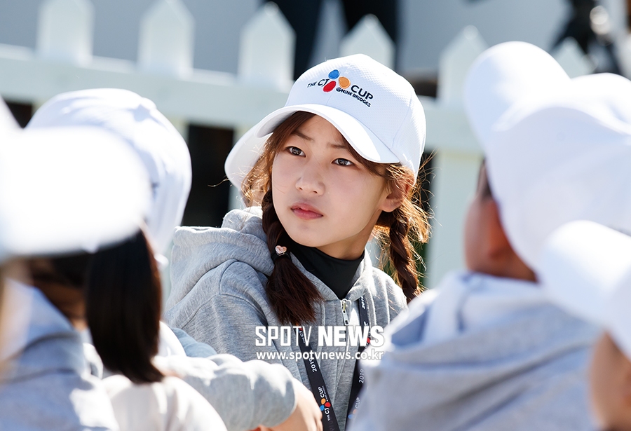 [포토S] 송지아, 골프 수업제 집중