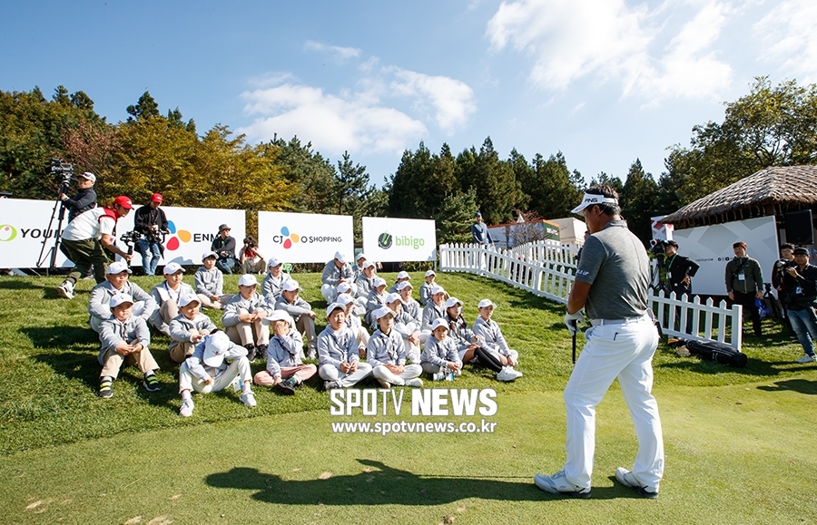 [THE CJ CUP 영상] '브릿지 키즈' 데이, 골프 꿈나무들 "프로님 프로님 질문있어요"